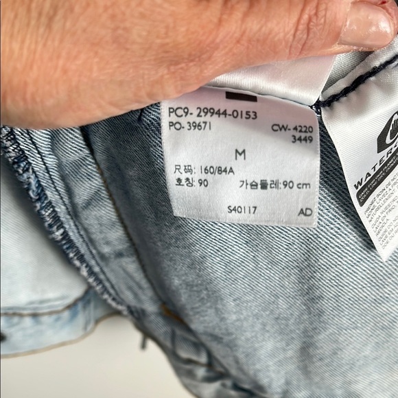 LEVI’S NWOT Light Blue Embroidered Denim Jacket, Size M - Picture 14 of 14